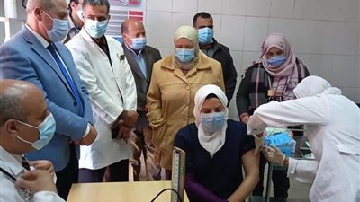 تلقي أولى جرعات لقاح كورونا للأطقم الطبية بمستشفى تمي الأمديد بالدقهلية (صور)