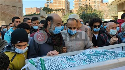 وسط انهيار وبكاء زملائه.. تشييع جثمان طالب هندسة طنطا المثالي بعد 25 يومًا داخل العناية المركزة (صور)