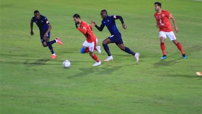 الشوط الأول.. التعادل السلبي يسيطر على مباراة الأهلي وبيراميدز (صور)