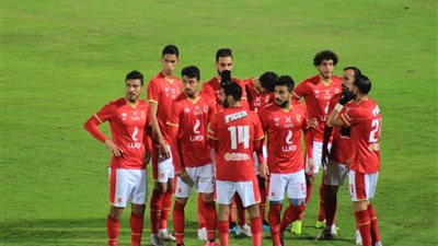 60 دقيقة.. التعادل السلبي يسيطر على لقاء بيراميدز والأهلي