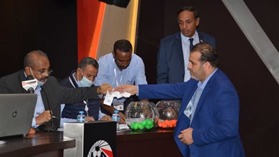 أحمد عبد الله يَحضر جلسة مع الجهات الرقابية باتحاد الكرة