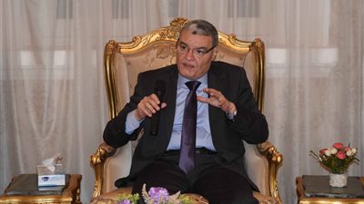 محافظ المنيا يستعرض مبادرة 