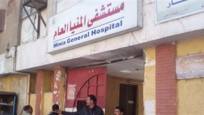 إصابة 14 شخصاً في تصادم سيارتين على الطريق الصحراوي بالمنيا