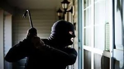 اختفاء ملابس داخلية.. مجهول يقتحم شقة مخرج ويترك مقطع فيديو تهديد للزوجة