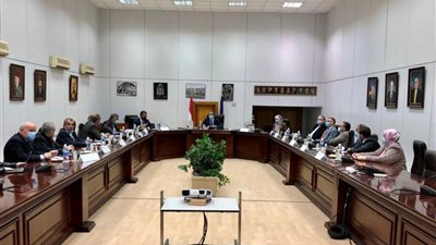 مصدر بشركات السياحة: الغرفة ستبحث اليوم مشاكل النقل والليموزين في القطاع