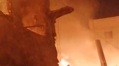 اندلاع حريق هائل في منطقة الدرب الأحمر.. ومصدر يوضح السبب (فيديو)