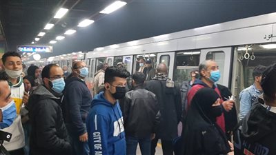 مترو الأنفاق تصاعد الأدخنة بمحطة البحوث نتيجة حريق مخالفات بجوار هوايات التكييف 