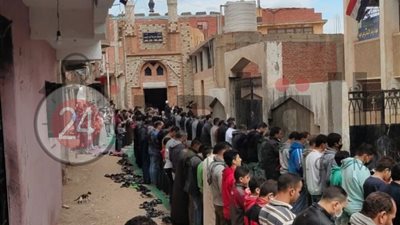 بعد 21 يومًا من البحث.. المئات يؤدون صلاة الغائب على شاب سقط في ترعة الإسماعيلية بالشرقية (صور وفيديو)