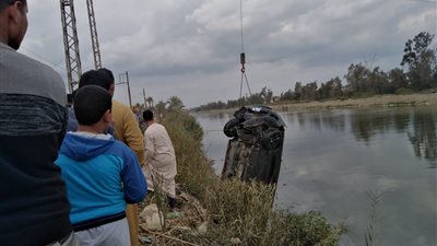 إصابة شخص في انقلاب سيارة بالرياح التوفيقي بطوخ (صور)