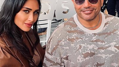 حقيقة ارتباط عمرو دياب بالمذيعة إنجي كيوان بعد ظهورهما في دبي (صور)