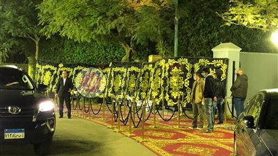 إلهام شاهين ومحمد جمعة أول الحضور في ثاني أيام عزاء محمد الصغير