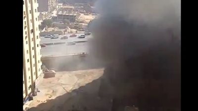 شاهد.. محاولات مستميتة للسيطرة على حريق هائل في الهرم