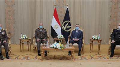 وزير الدفاع وقادة القوات المسلحة يهنئون وزير الداخلية بعيد الشرطة: سيذكر التاريخ تضحياتكم