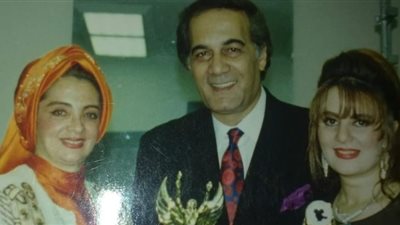 رانيا محمود ياسين تستعيد ذكريات تكريم والدها في أمريكا (صورة)