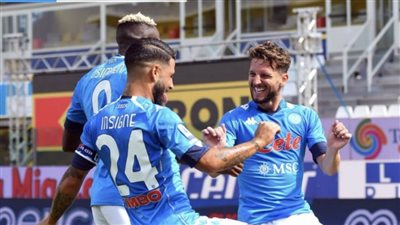 نابولي يفوز على بارما بثنائية في الدوري الإيطالي 