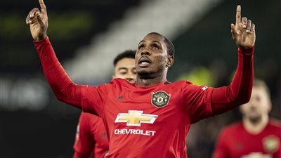 تفاصيل عقد انتقال مهاجم مانشستر يونايتد إلى الشباب السعودي