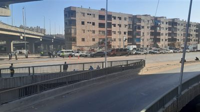 توقف الطريق الدائري من السلام المتجه إلى الهرم وأكتوبر واشتعال النيران في سيارة (فيديو)