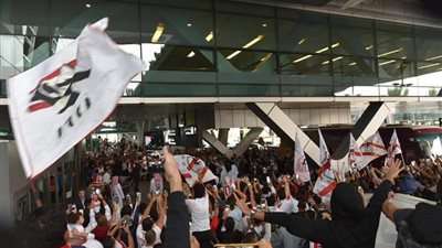 استقبال جماهير الزمالك من أمام فندق الإقامة بالمنصورة (فيديو)