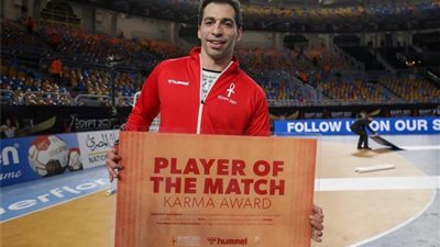 أحمد الأحمر: 