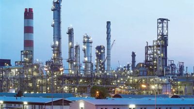 أسعار النفط ترتفع 1% مع التزام أوبك بخفض الإنتاج