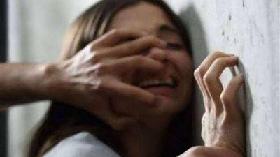 دفاع قاضٍ وصديقيه في اغتصاب فتاة بفيلا بالساحل الشمالي يطالب بحظر النشر في القضية