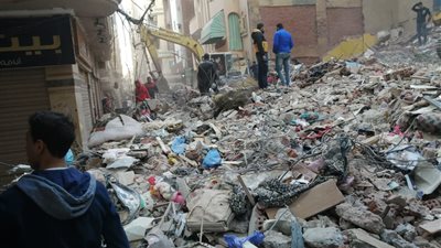 نيابة القناطر الخيرية تصرح بدفن جثة ربه منزل ونجلها توفيا في انهيار  منزلهما اليوم 