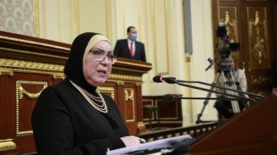 برلماني يطالب وزيرة الصناعة بهيئة عليا لصناعة الغزل والنسيج 