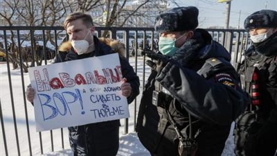 القبض على أكثر من 1000 شخص خلال مظاهرات مؤيدة لنافالني في روسيا