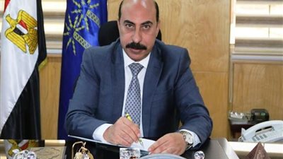 محافظ أسوان يخاطب 