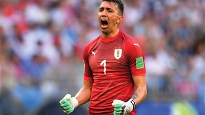 حارس جالطة سراي يوجه رسالة إلى مصطفى محمد (صورة)