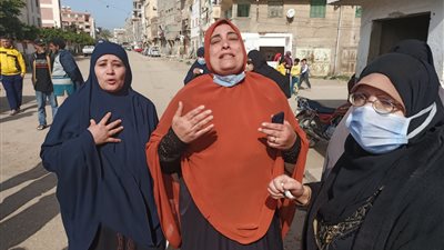 دمياط.. أهالي الصيادين المحتجزين بإريتريا يناشدون الرئيس بالتدخل للإفراج عنهم (صور وفيديو)