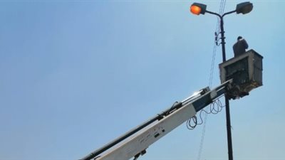 تجنبًا للحوادث.. رئيس مدينة المنيا: صيانة 165 عمود إنارة وتركيب 54 كشافًا جديدًا 