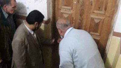 لمخالفة قرار الغلق.. تشميع مقرين للدروس الخصوصية بالبحيرة (صور)