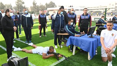 السيسي يتفقد الأنشطة التدريبية للطلبة الجدد بالكلية الحربية ويلتقي أسرهم