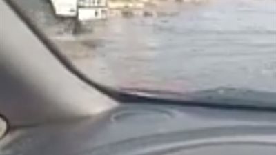 بعد غرق الشوراع.. مواطن ينتقد تراكم الأمطار بمدينة السادات (فيديو) 