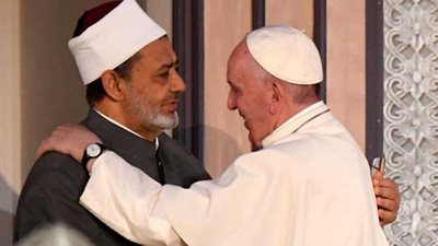 بابا الفاتيكان يشكر الإمام الأكبر على وثيقة الأخوة الإنسانية