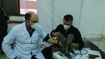 هيئة الرعاية الصحية تبدأ تطعيم الأطقم الطبية بلقاح كورونا بمستشفيات عزل بورسعيد (صور )