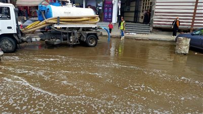 محافظ الفيوم يوجه بسرعة رفع تراكمات المياه.. والاستجابة الفورية لبلاغات المواطنين (صور)