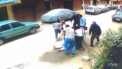 تجسس علينا بالكاميرات.. الأمن يكشف تفاصيل تعرض سيدة للسحل بالجيزة 