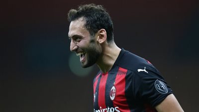 تطورات مثيرة بشأن تجديد عقد هاكان