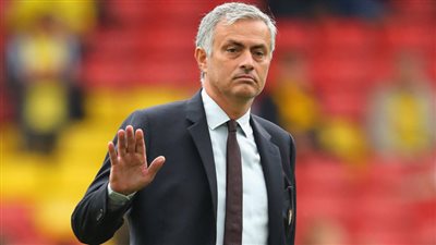 بعد الخسارة من تشيلسي.. تعرف على حقيقة إقالة مورينيو من تدريب توتنهام