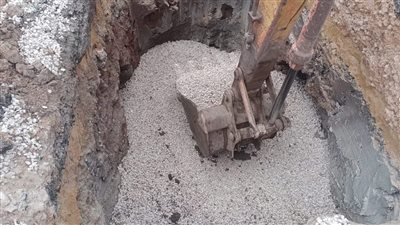 مجلس مدينة دمنهور يعلن إصلاح وترميم هبوط أرضي بالطريق الزراعي (صور)