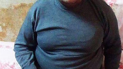 كرسي متحرك.. أمنية مواطن من الإسكندرية للتغلب على إعاقته