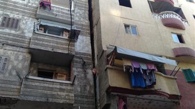 منذ الإخلاء حتى الهدم.. تفاصيل 24 ساعة لسكان عقار كوم الشقافة المائل بالإسكندرية (فيديو)