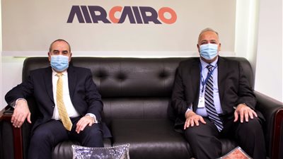 وزير الطيران في جولة تفقدية لشركة إير كايرو