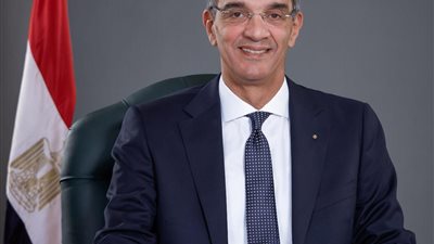 بداية من إبريل.. وزير الاتصالات: إلزام كل مستخرج رخصة عقار جديد بتوصيل الألياف الضوئية