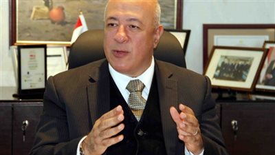 نائب رئيس البنك الأهلي: إلغاء كتابة الشيكات يمنع حبس العميل ويشجع على الاستثمار