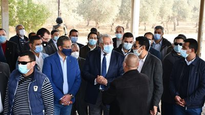 الفيوم.. القصير يوجه بوضع خطة شاملة لرفع كفاءة مزرعة إنتاج الشتلات بكوم أوشيم (صور)