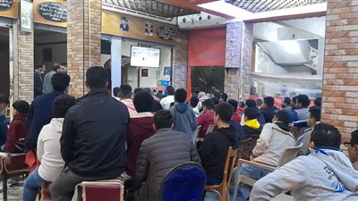 الحزن يخيم على جماهير الأهلي بالإسكندرية بعد هزيمة البايرن (فيديو وصور)