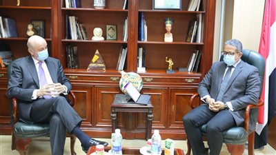 العناني يلتقي سفيري إسبانيا والفلبين بالقاهرة لمناقشة سبل التعاون المشترك في قطاع السياحة